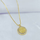 Gargantilha com pingente círculo nome AMÉM fios cravejado