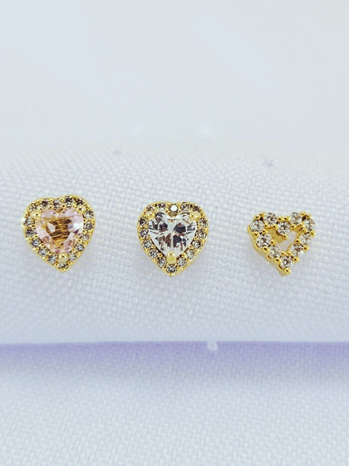 Trio de brincos coraçãoes rosa claro e cristal