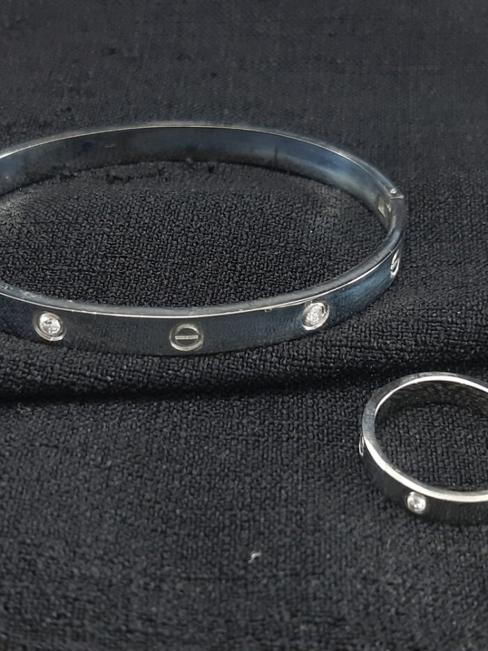 Bracelete e anel detalhe cartier