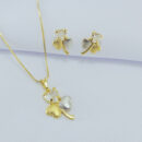 Conjunto flor pétalas com coração