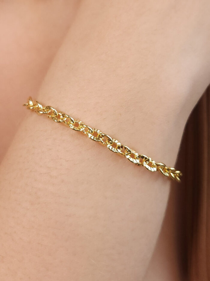 Pulseira elos martelados vazados