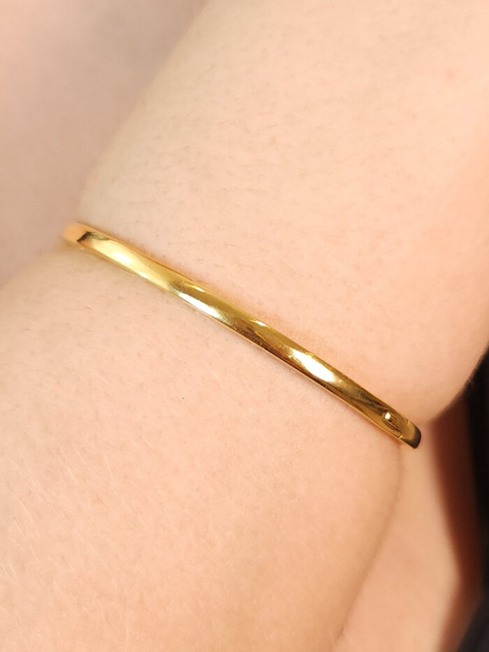 Bracelete fio liso boleado dourado