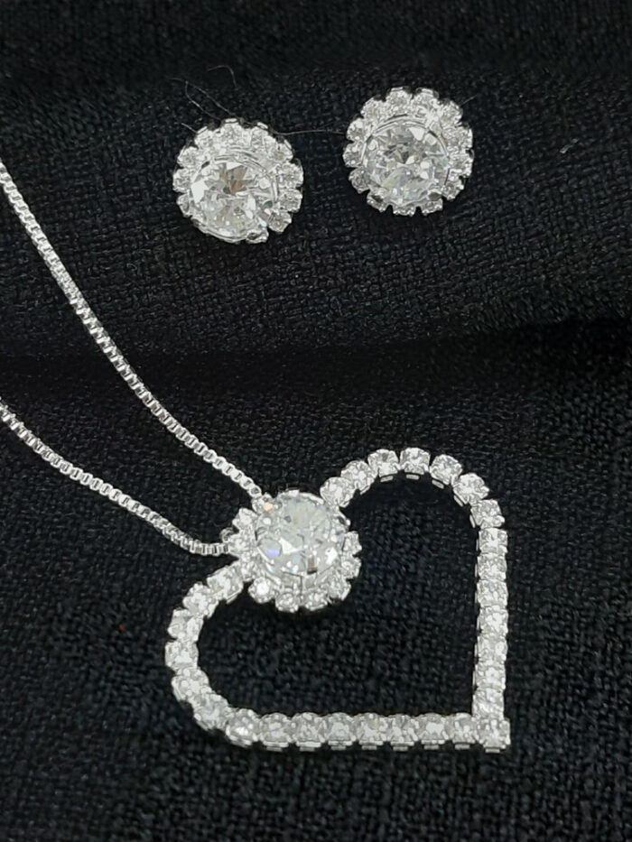 Conjunto ponto de luz com coração cravejado