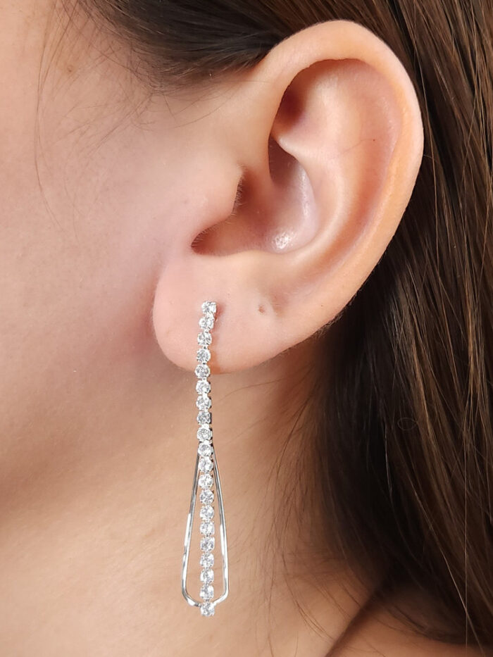 Brinco fio riviera com fios lisos