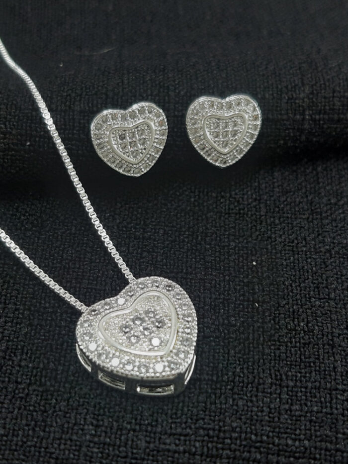 Conjunto coração cravejado prateado