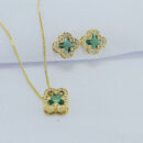 Conjunto trevo pedra verde cravejado