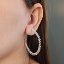 Argola com fios estilo mola