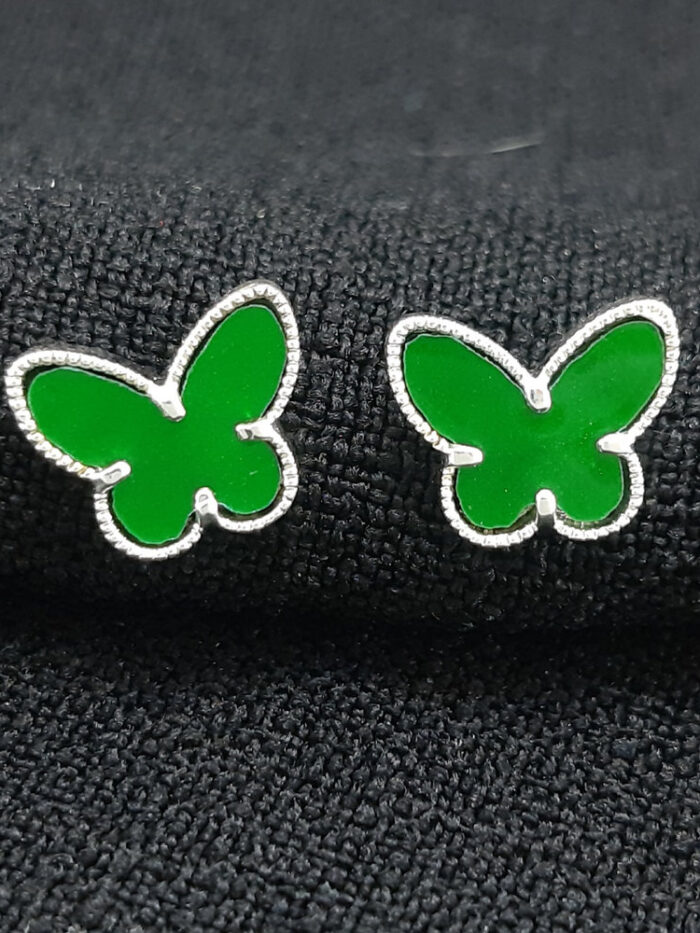 Brinco borboleta verde redor detalhado