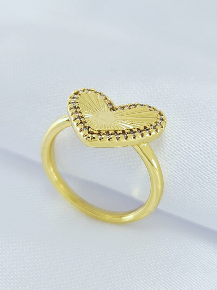 Anel coração detalhado