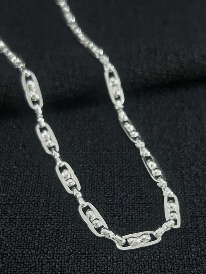 Gargantilha elo vazado com detalhe bolinha prateada