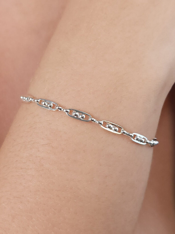 Pulseira elos longo com detalhe em bolinhas