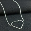 Gargantilha gravatinha coração liso