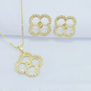 Conjunto trevo vazado borda cravejada