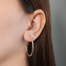 Argola fio quadrado prateada