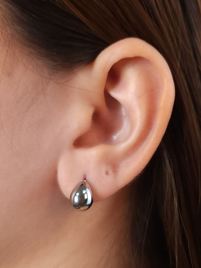 Brinco estilo gota lisa