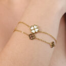 Pulseira dupla trevo branco com detalhe vazado