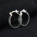 Argola prateada lisa fechado