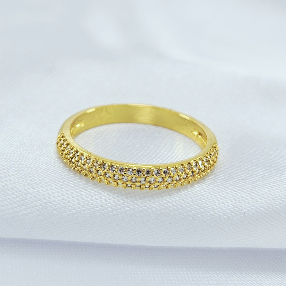 Anel cravejado com cristais detalhados - Imagem 2