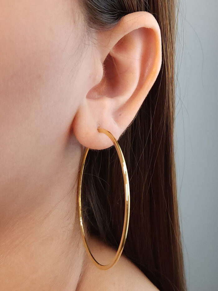 Argola fio liso fechado dourada