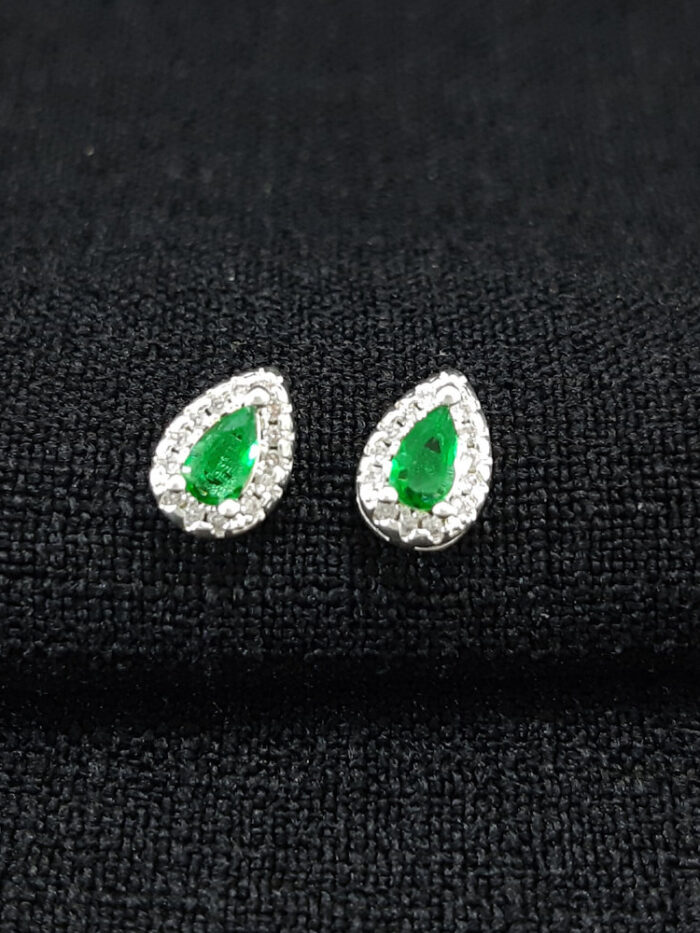 Brinco gota redor cravejado verde