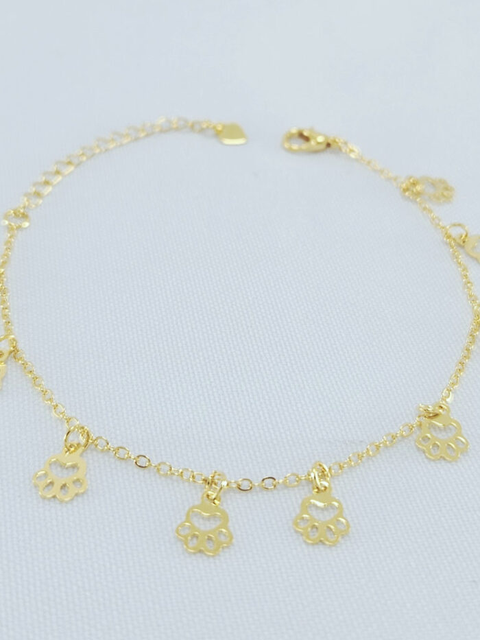 Pulseira com patinhas vazadas