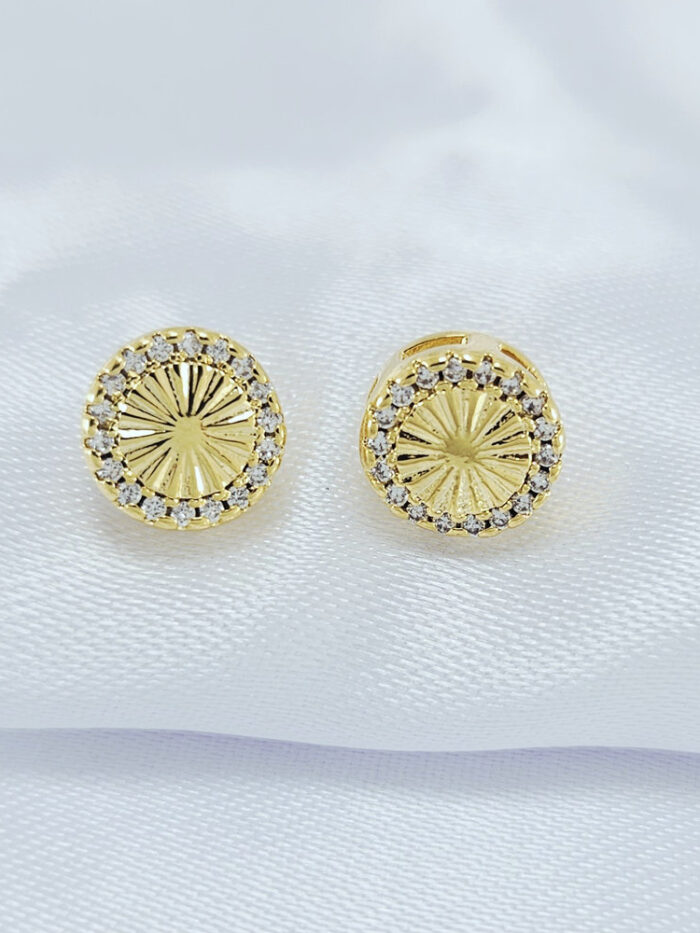 Brinco circulo detalhado borda vazada