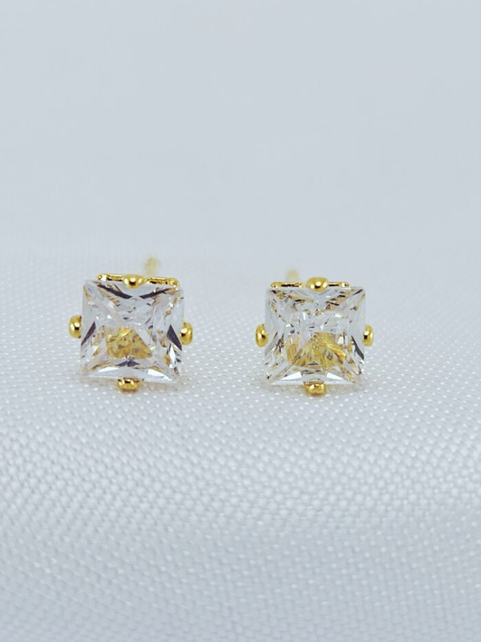 Brinco quadrado pedra cristal