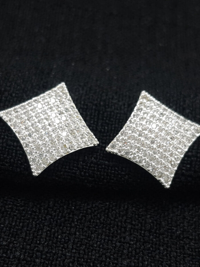 Brinco quadrado cravejado