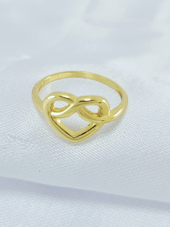 Anel coração com fio entrelaçado