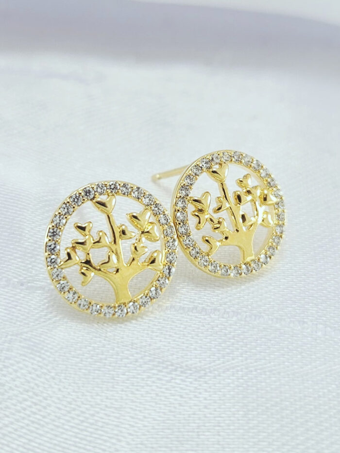 Brinco redondo cravejado com árvore