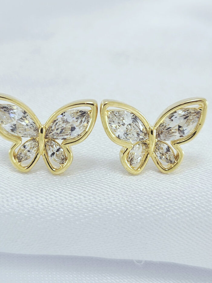 Brinco cristal borboleta com borda lisa