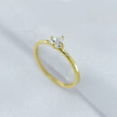 Anel com zircônia coração