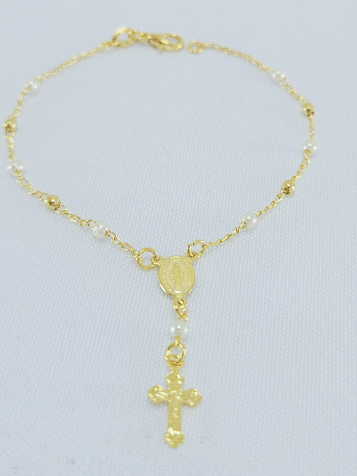 Pulseira terço com pérolas e bolas dourado