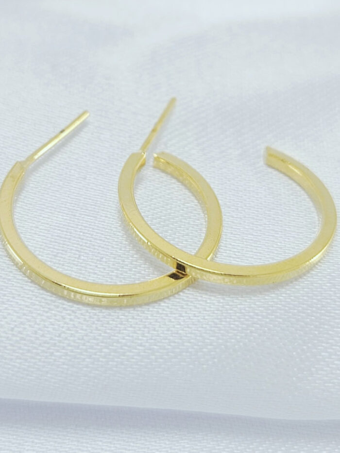 Brinco argola fio quadrado liso