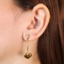 Brinco base liso com pêndulo coração