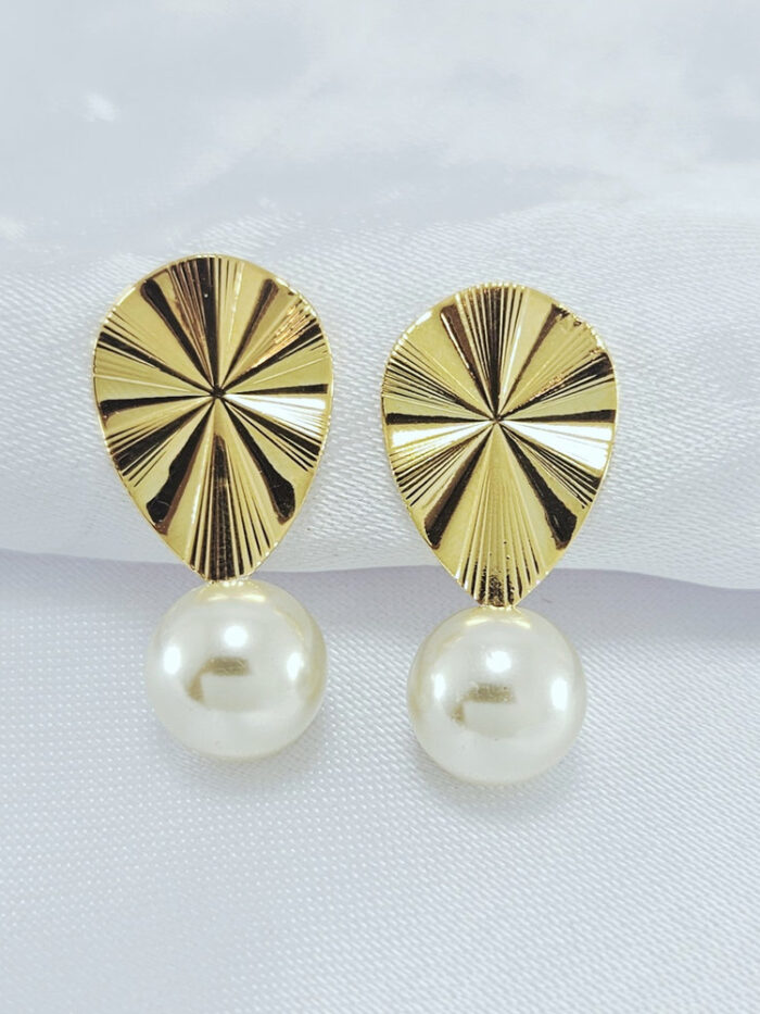 Brinco base martelado com perola