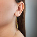 Brinco detalhe curvado com fio veneziana