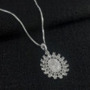 Gargantilha com pingente nossa senhora das graças e pedras cristal