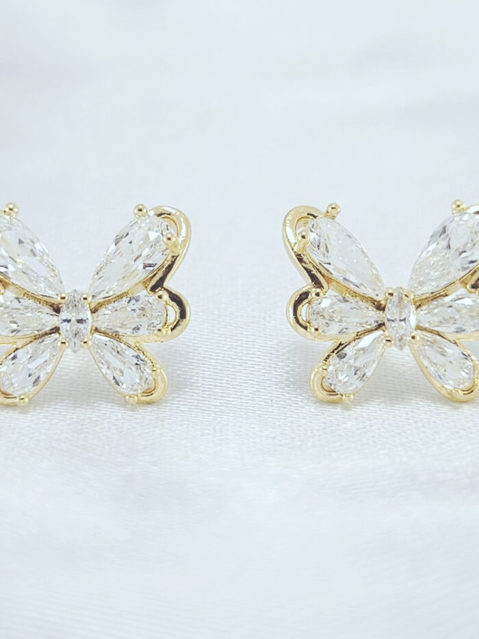 Brinco borboleta com cristais redor liso