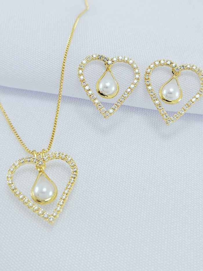 Conjunto pérola com borda cravejada