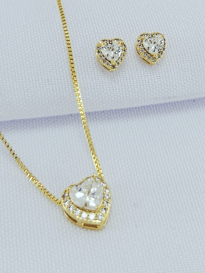 Conjunto coração cravejado borda vazada