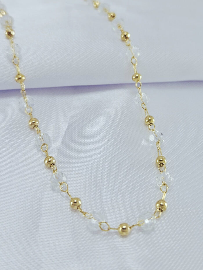 Gargantilha chocker com pedras cristal e bolas douradas