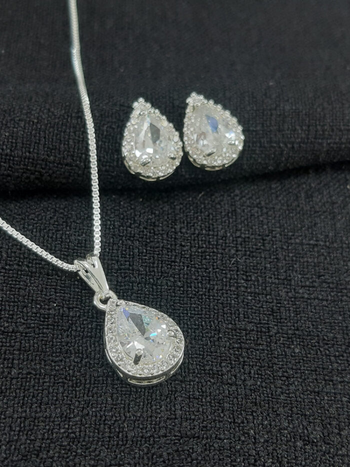 Conjunto gota cristal cravejada