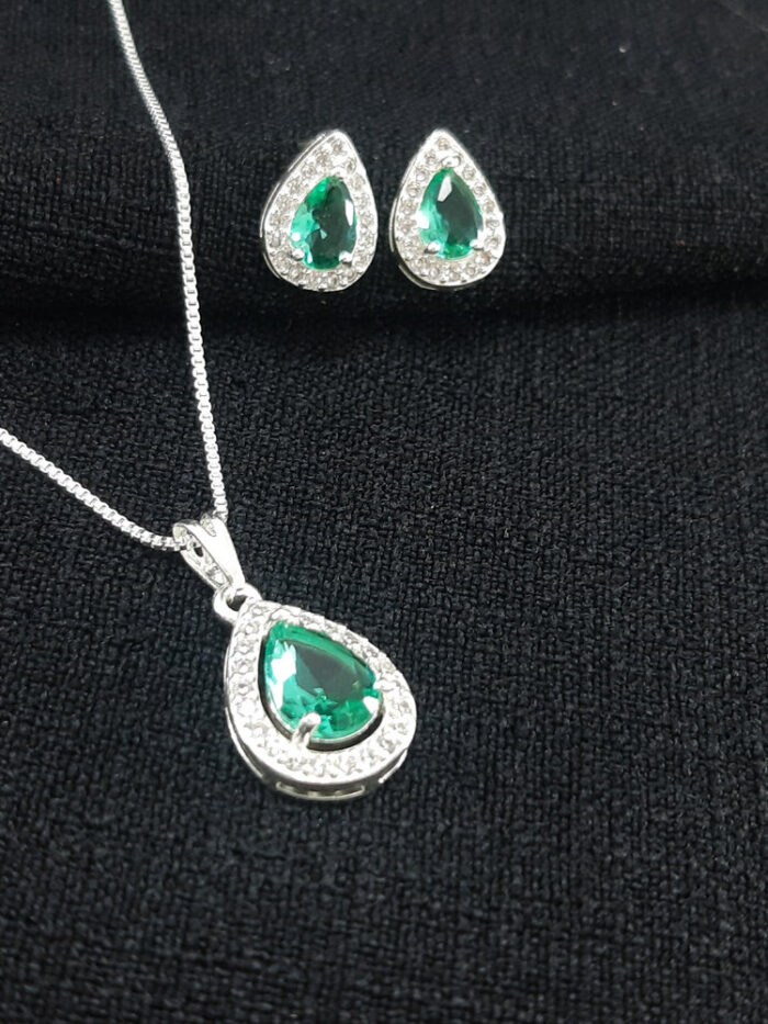 Conjunto gota verde esmeralda cravejada