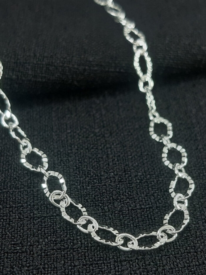 Gargantilha choker elos ovais ondulados