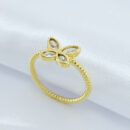 Anel fio torcido com borboleta cristal