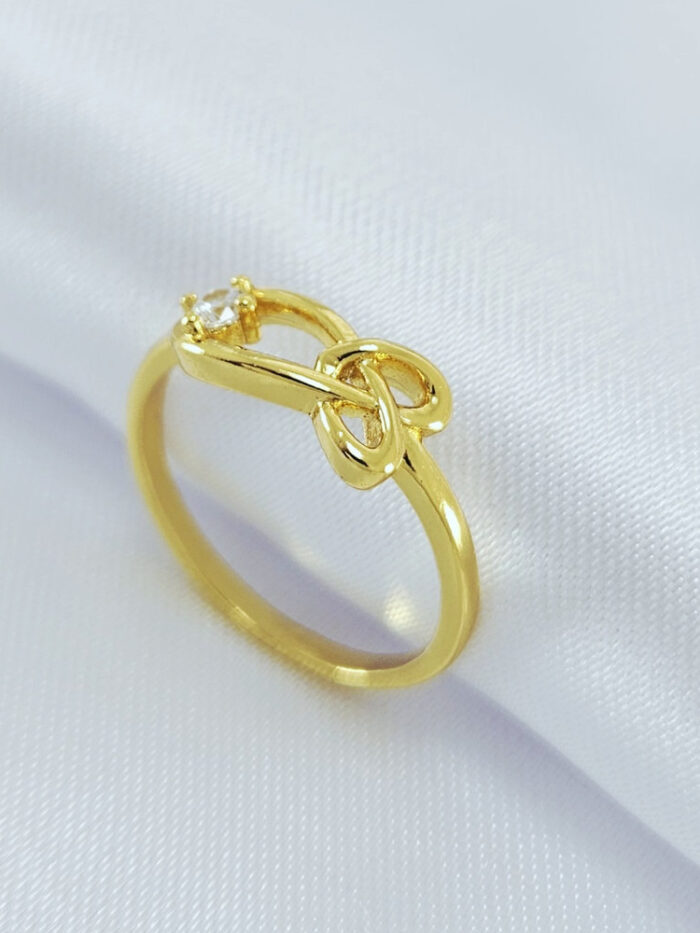 Anel fios lisos entrelaçados com ponto de luz