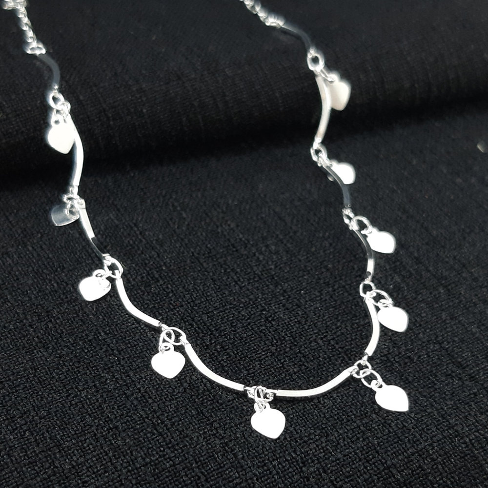 Gargantinlha chocker caninho detalhe coração liso chapeados