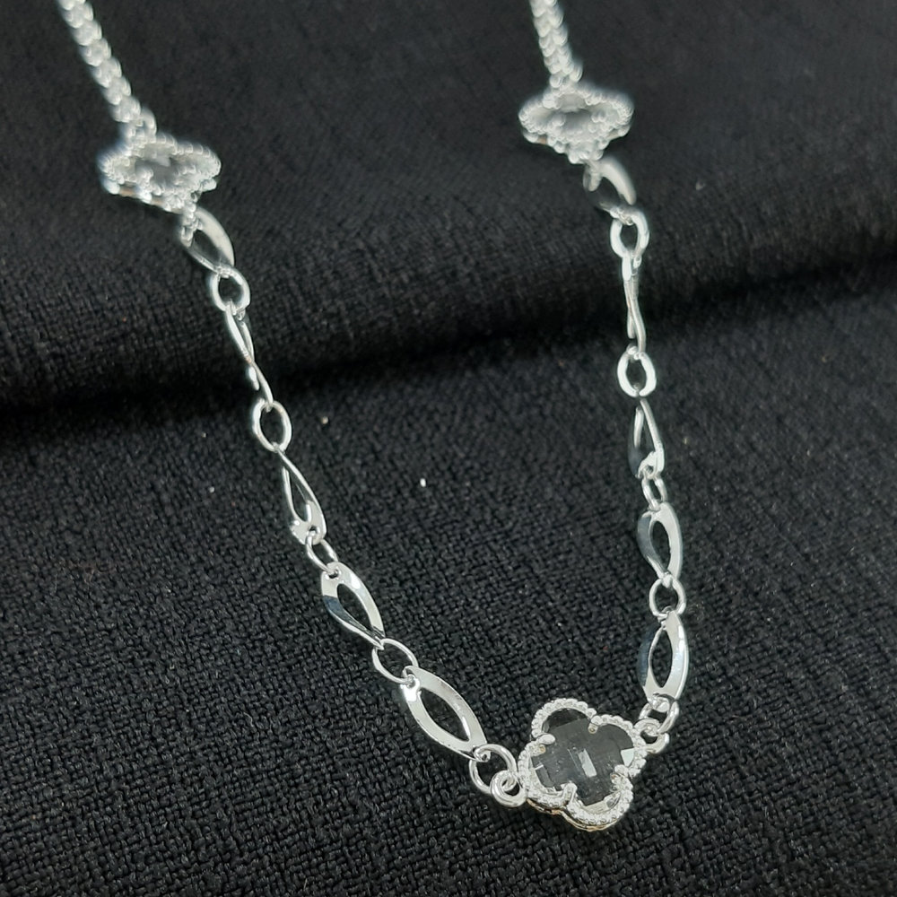 Gargantilha choker elos ovais vazados com trevo