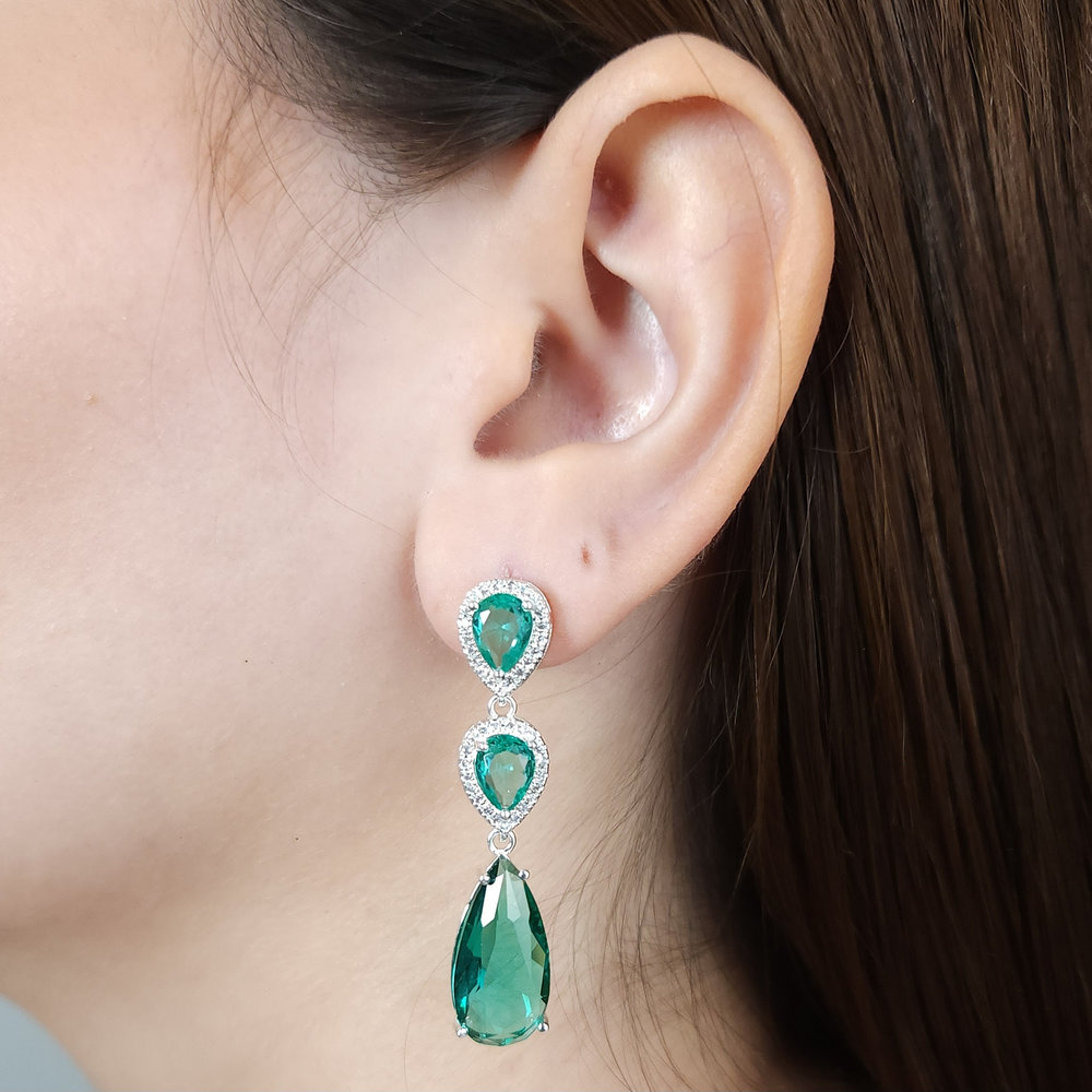 Brinco celebre gota borda cravejada pendulo